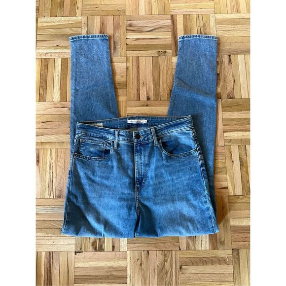 Levis 721 Hi Rise Skinny, Med Wash, Distressed, 31/12. Classic Minimalist - Picture 9 of 15